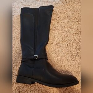 NWT black tall leather material boots size 8
